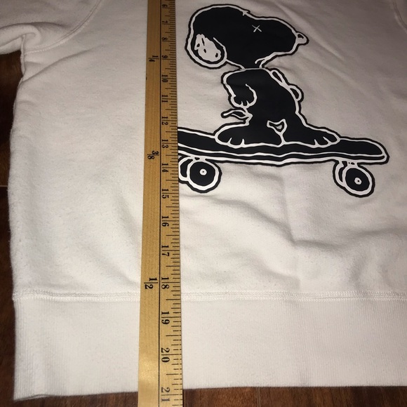 Kaws x Peanuts x Uniqlo Snoopy White Crewneck Sweatshirt Kids Size 150 - Picture 4 of 4